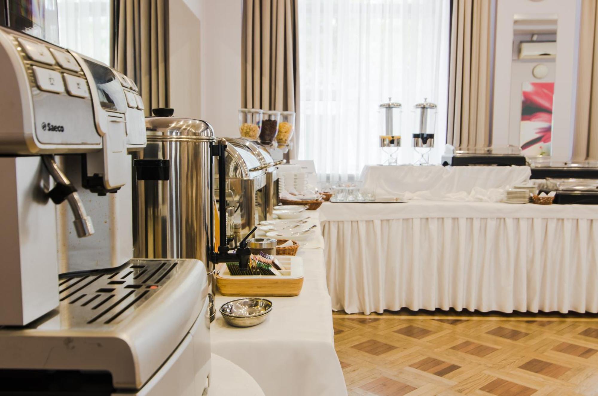 Hotel Lazienkowski Warsaw Exterior photo